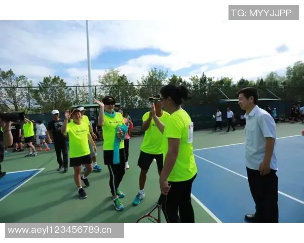 游泳争霸赛激烈角逐，各路高手齐聚一堂展开速度与技巧的巅峰对决